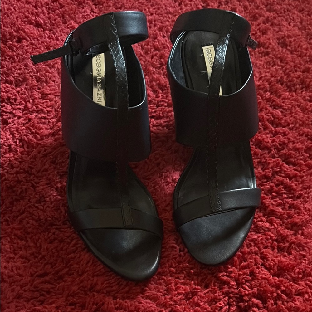 BCBGMaxAzria Black Wedges Elegant Design